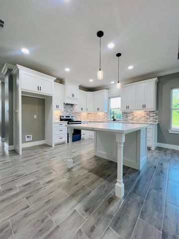 865 Dundee, Vidor, TX 77662