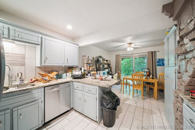 16714 S 241st East Avenue, Coweta, OK 74429