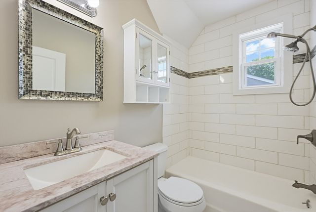 39 Johnston Avenue 1, Northbridge, MA 01588