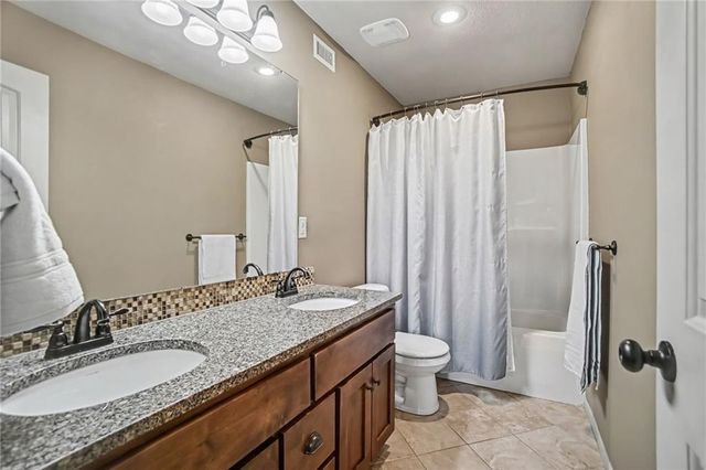 8209 NE 103rd Street, Kansas City, MO 64157