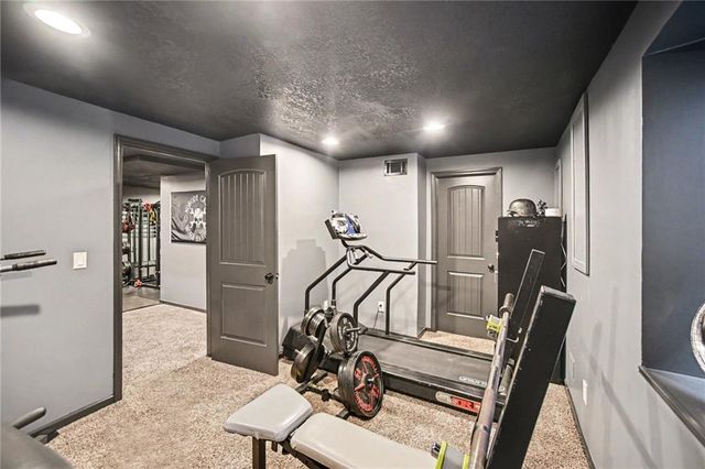 8209 NE 103rd Street, Kansas City, MO 64157