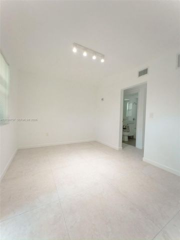 3676 Oak Avenue 5, Miami, FL 33133