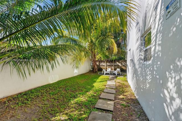 3676 Oak Avenue 5, Miami, FL 33133
