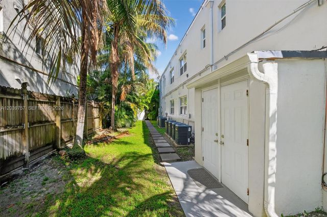 3676 Oak Avenue 5, Miami, FL 33133