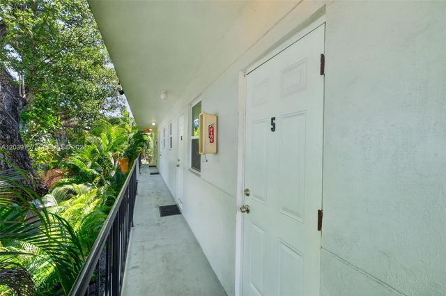 3676 Oak Avenue 5, Miami, FL 33133