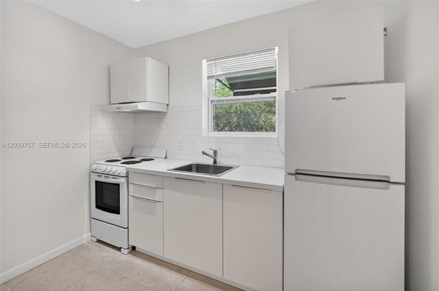 3676 Oak Avenue 5, Miami, FL 33133