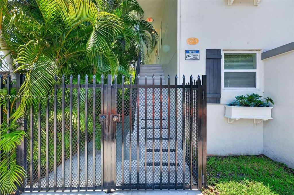 3676 Oak Avenue 5, Miami, FL 33133