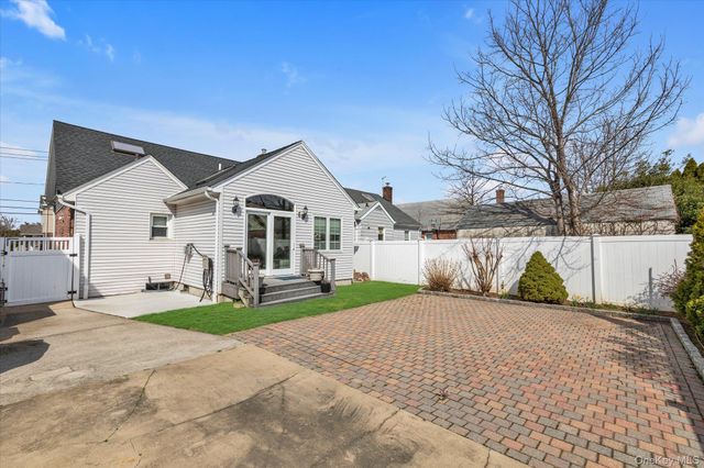 163 Hoffman Street, Franklin Square, NY 11010