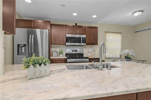 4112 19th PL 104, Cape Coral, FL 33904