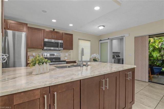 4112 19th PL 104, Cape Coral, FL 33904