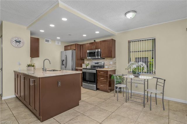4112 19th PL 104, Cape Coral, FL 33904
