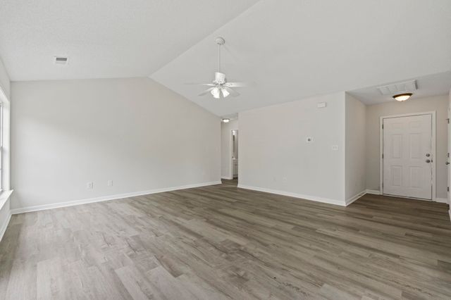 957 Bellflower Dr., Longs, SC 29568