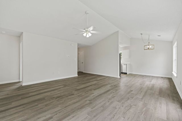 957 Bellflower Dr., Longs, SC 29568