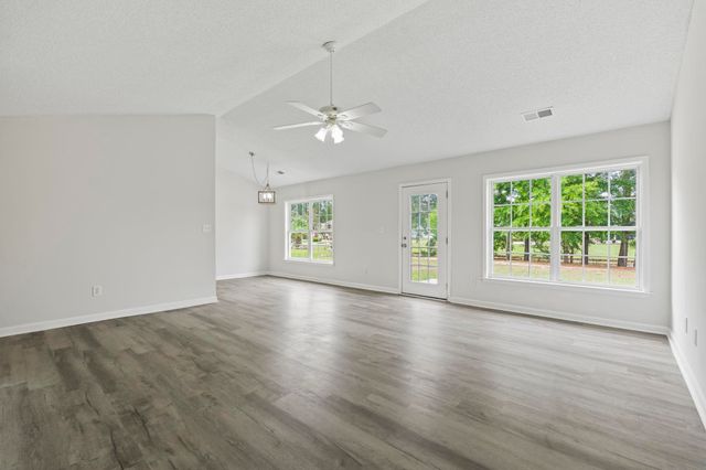 957 Bellflower Dr., Longs, SC 29568
