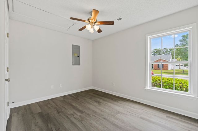 957 Bellflower Dr., Longs, SC 29568