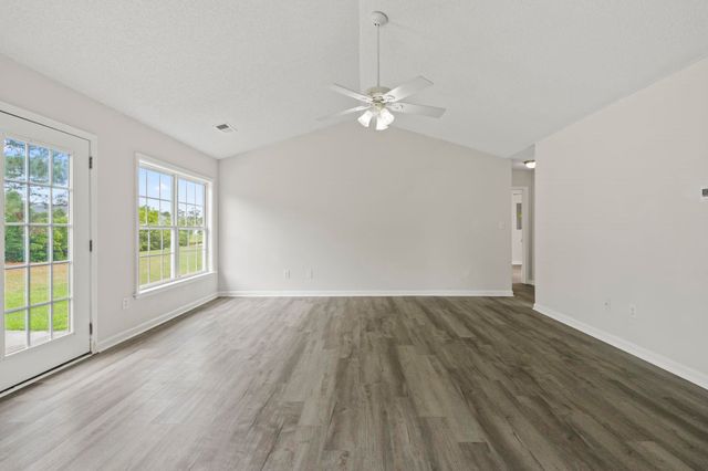 957 Bellflower Dr., Longs, SC 29568