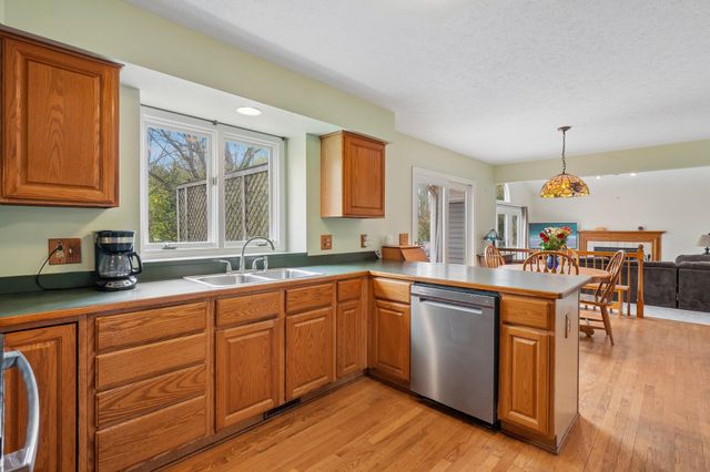 6338 Dalton Ridge, Hamburg Twp, MI 48116