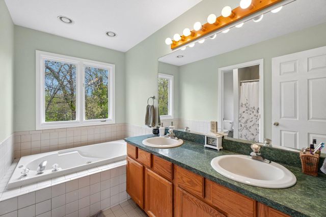6338 Dalton Ridge, Hamburg Twp, MI 48116