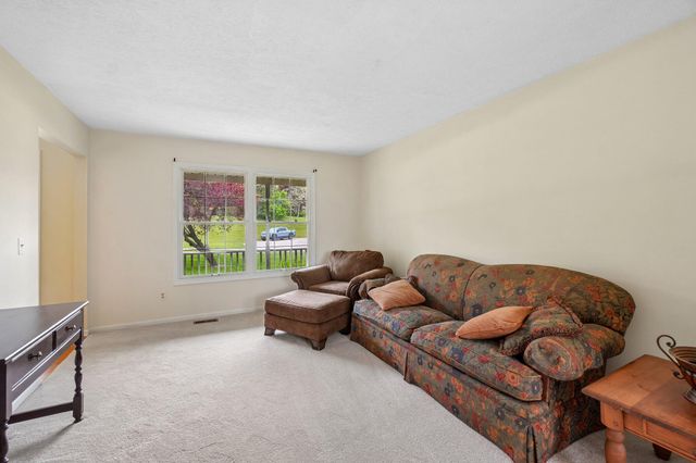 6338 Dalton Ridge, Hamburg Twp, MI 48116