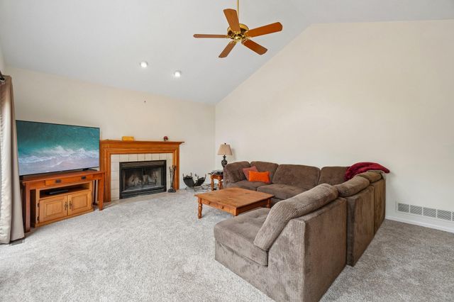 6338 Dalton Ridge, Hamburg Twp, MI 48116