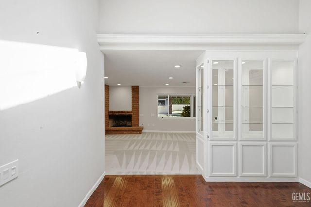 1912 Country Club Drive, Bakersfield, CA 93306