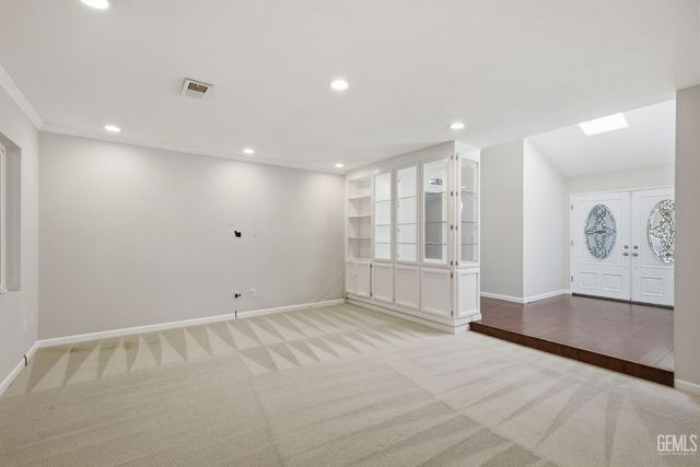 1912 Country Club Drive, Bakersfield, CA 93306
