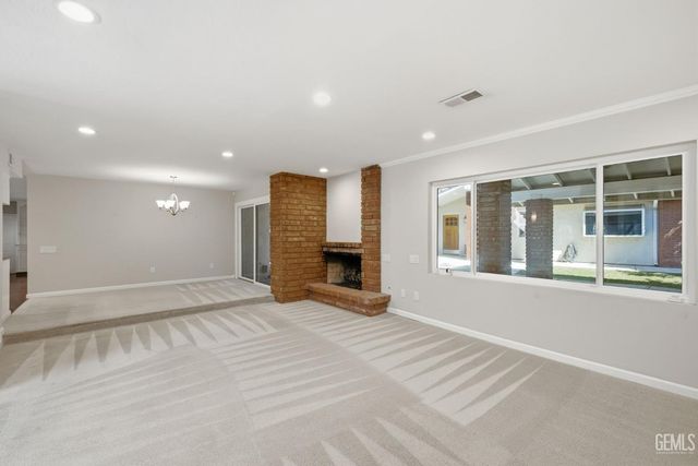 1912 Country Club Drive, Bakersfield, CA 93306