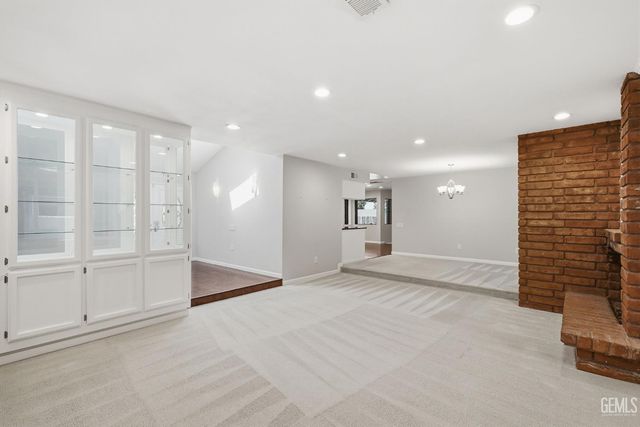 1912 Country Club Drive, Bakersfield, CA 93306