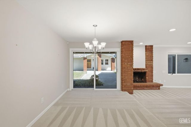 1912 Country Club Drive, Bakersfield, CA 93306