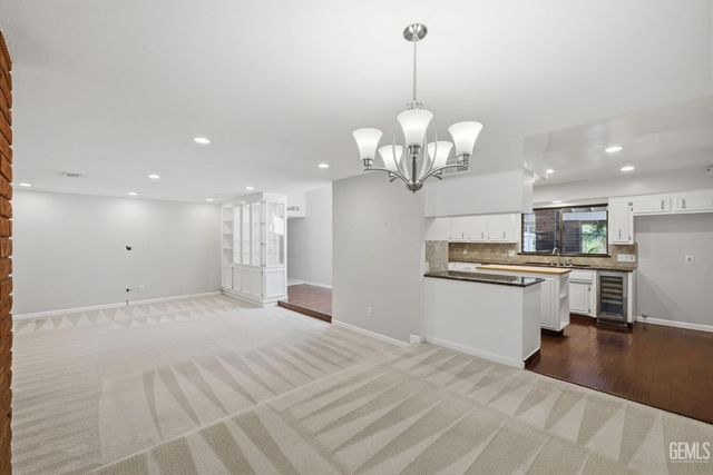 1912 Country Club Drive, Bakersfield, CA 93306
