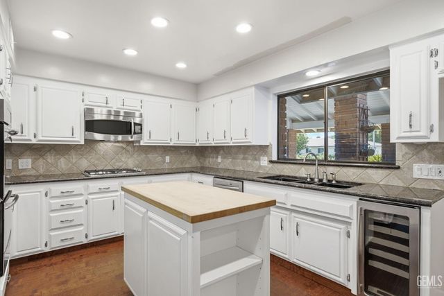 1912 Country Club Drive, Bakersfield, CA 93306