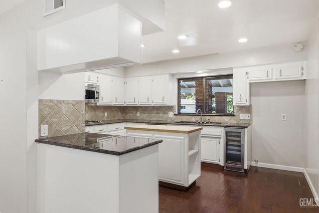 1912 Country Club Drive, Bakersfield, CA 93306