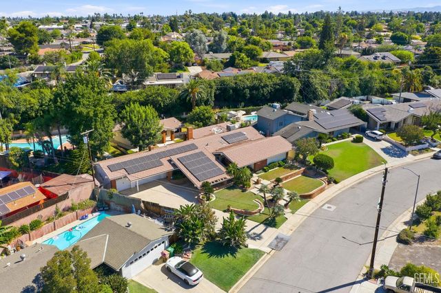 1912 Country Club Drive, Bakersfield, CA 93306