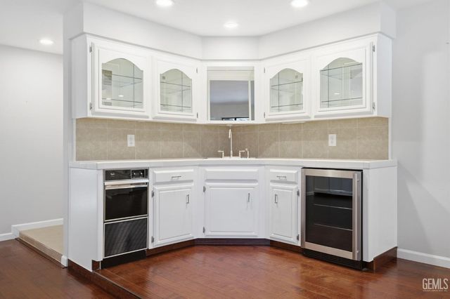 1912 Country Club Drive, Bakersfield, CA 93306