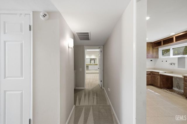 1912 Country Club Drive, Bakersfield, CA 93306