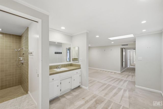 1912 Country Club Drive, Bakersfield, CA 93306