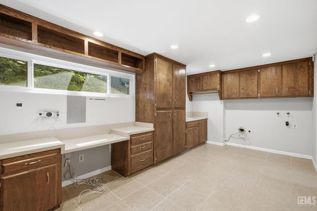 1912 Country Club Drive, Bakersfield, CA 93306