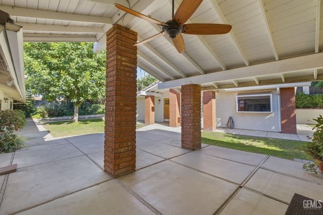 1912 Country Club Drive, Bakersfield, CA 93306