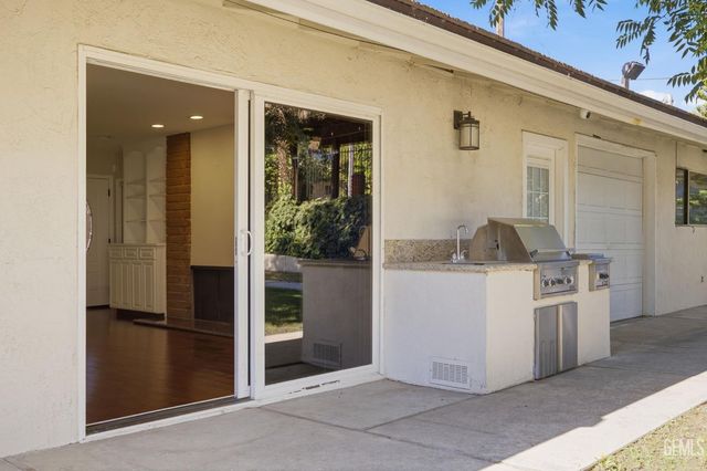 1912 Country Club Drive, Bakersfield, CA 93306