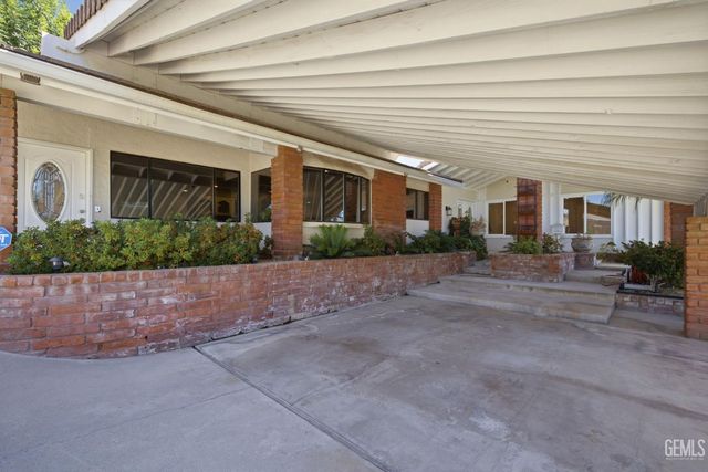 1912 Country Club Drive, Bakersfield, CA 93306