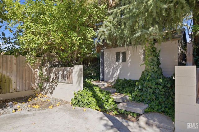 1912 Country Club Drive, Bakersfield, CA 93306