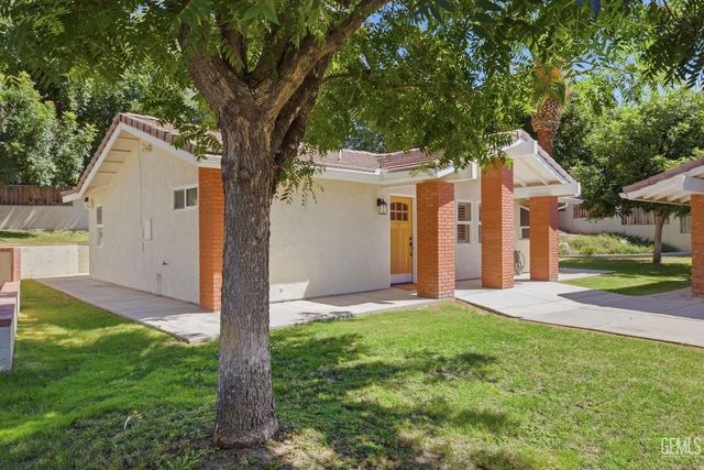 1912 Country Club Drive, Bakersfield, CA 93306