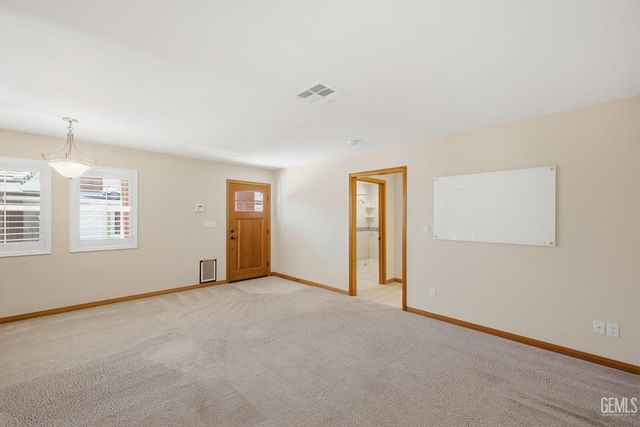 1912 Country Club Drive, Bakersfield, CA 93306
