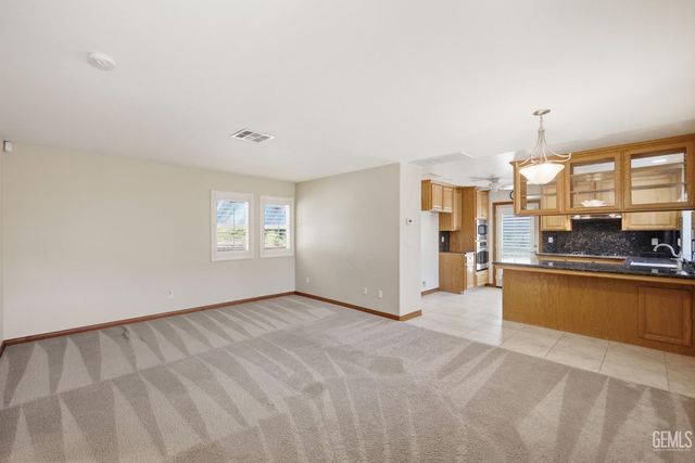 1912 Country Club Drive, Bakersfield, CA 93306