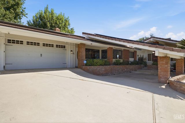 1912 Country Club Drive, Bakersfield, CA 93306