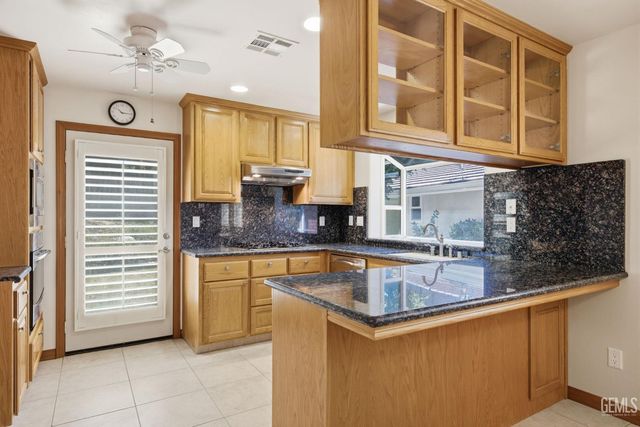 1912 Country Club Drive, Bakersfield, CA 93306