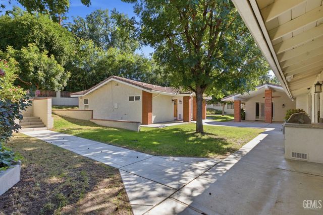 1912 Country Club Drive, Bakersfield, CA 93306