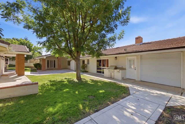1912 Country Club Drive, Bakersfield, CA 93306