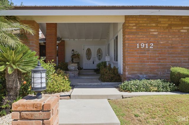 1912 Country Club Drive, Bakersfield, CA 93306