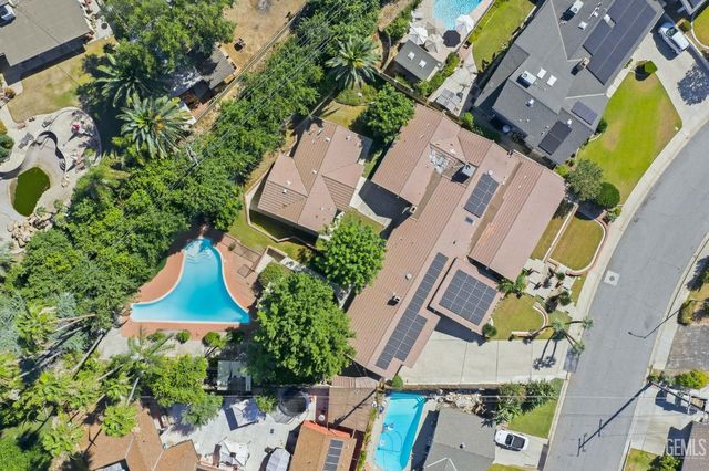 1912 Country Club Drive, Bakersfield, CA 93306